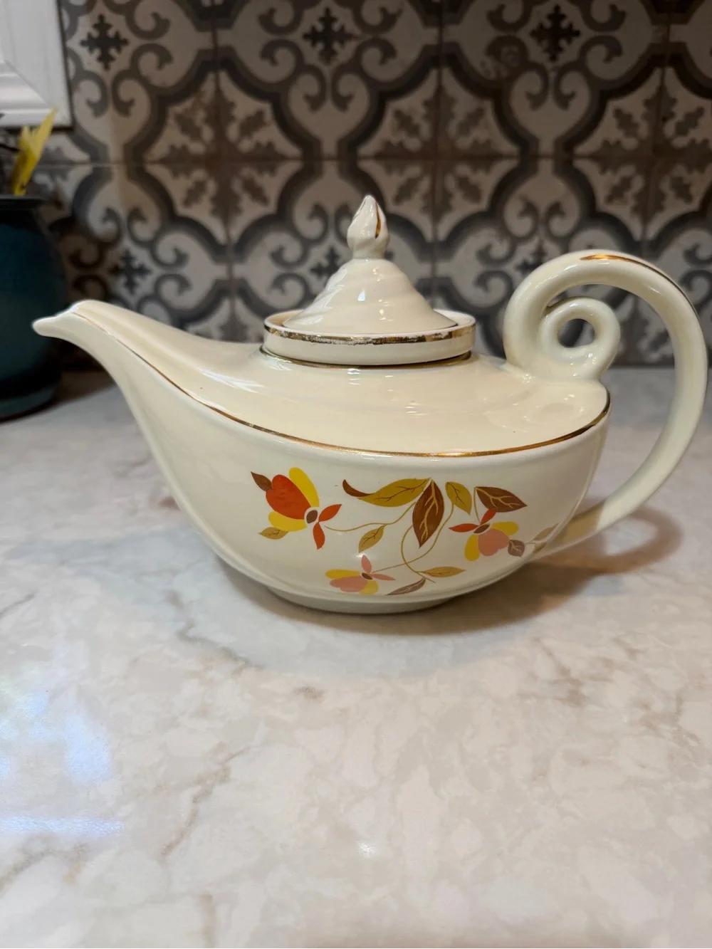 RARE VINTAGE HALL CHINA “ALADDIN TEAPOT- “AUTUMN LEAF PATTERN- EUC